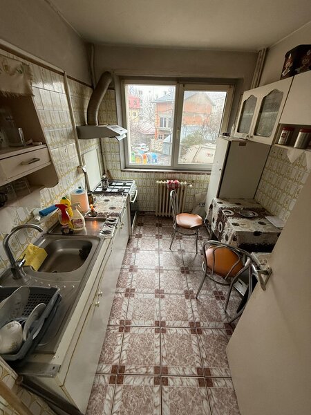 Titan Liviu Rebreanu etj 1, geam baie